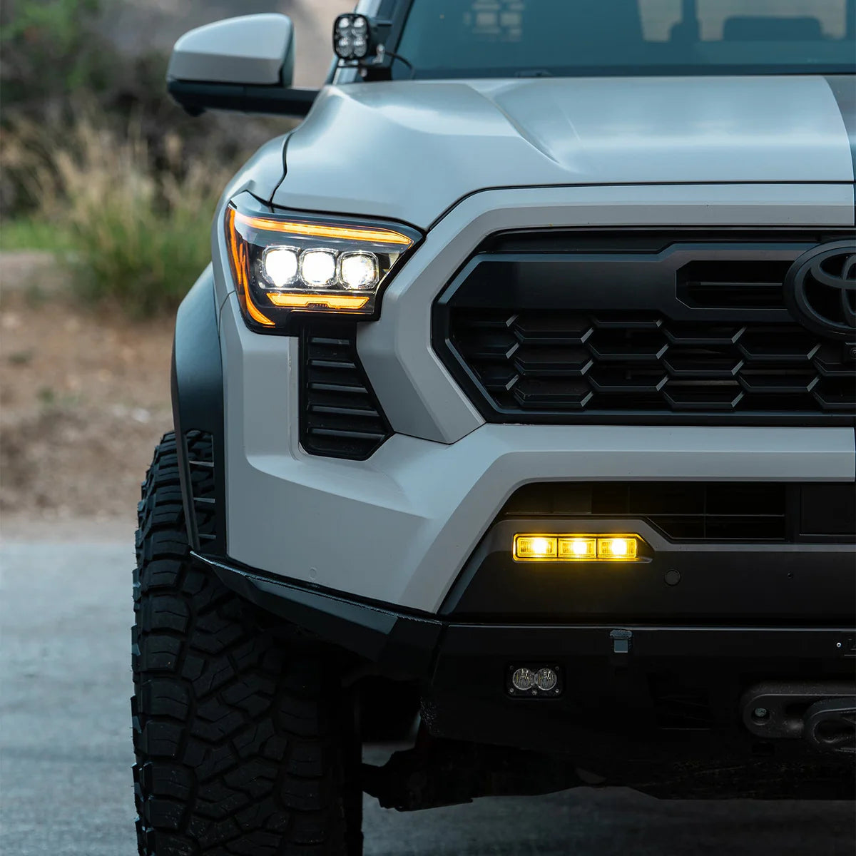 White + Amber Fog Lights w/ Sequential Turn Signal for 2022+ Tundra