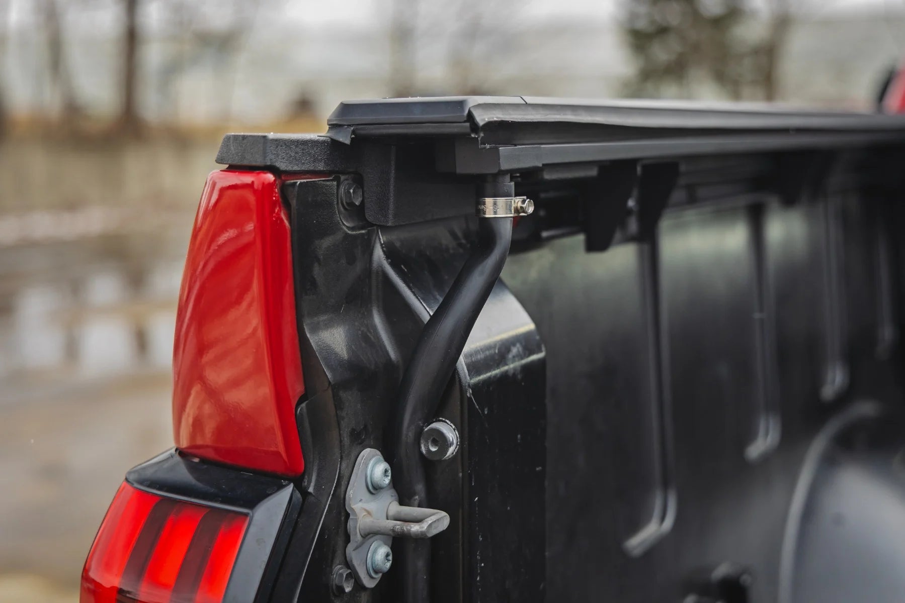 Power Retractable Bed Cover with T-Slots for Bed Racks