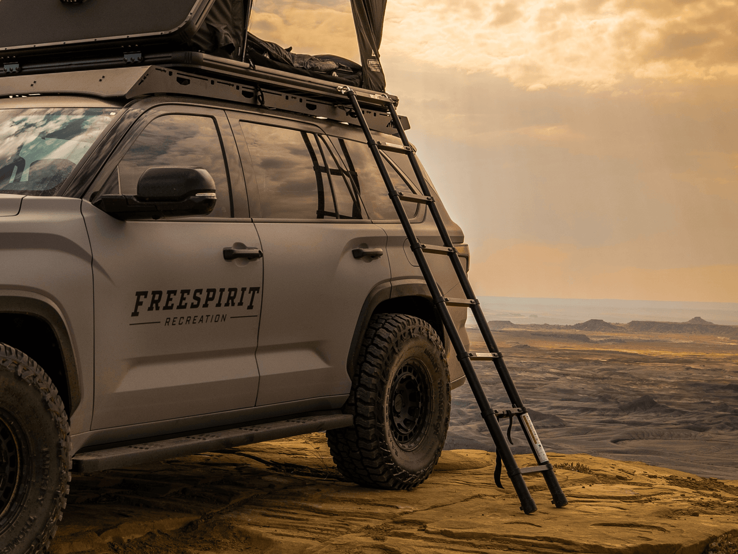 Aspen Lite - Telescoping Ladder Black