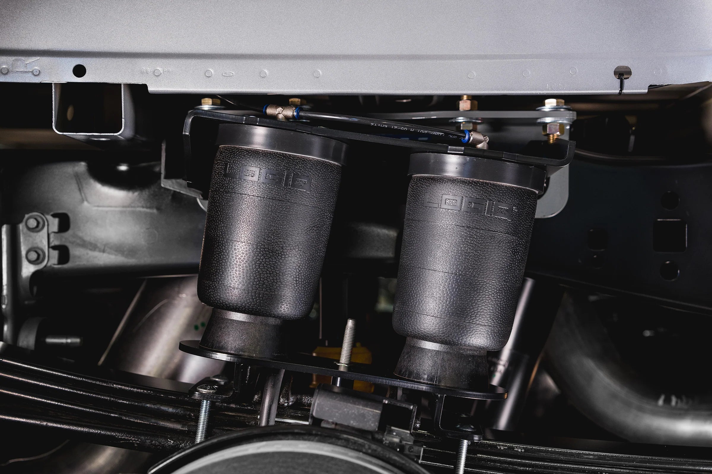 LogIQ Load Leveling Air Spring Kit 2023+ F-250/F-350/F-450 (With Overload Springs)