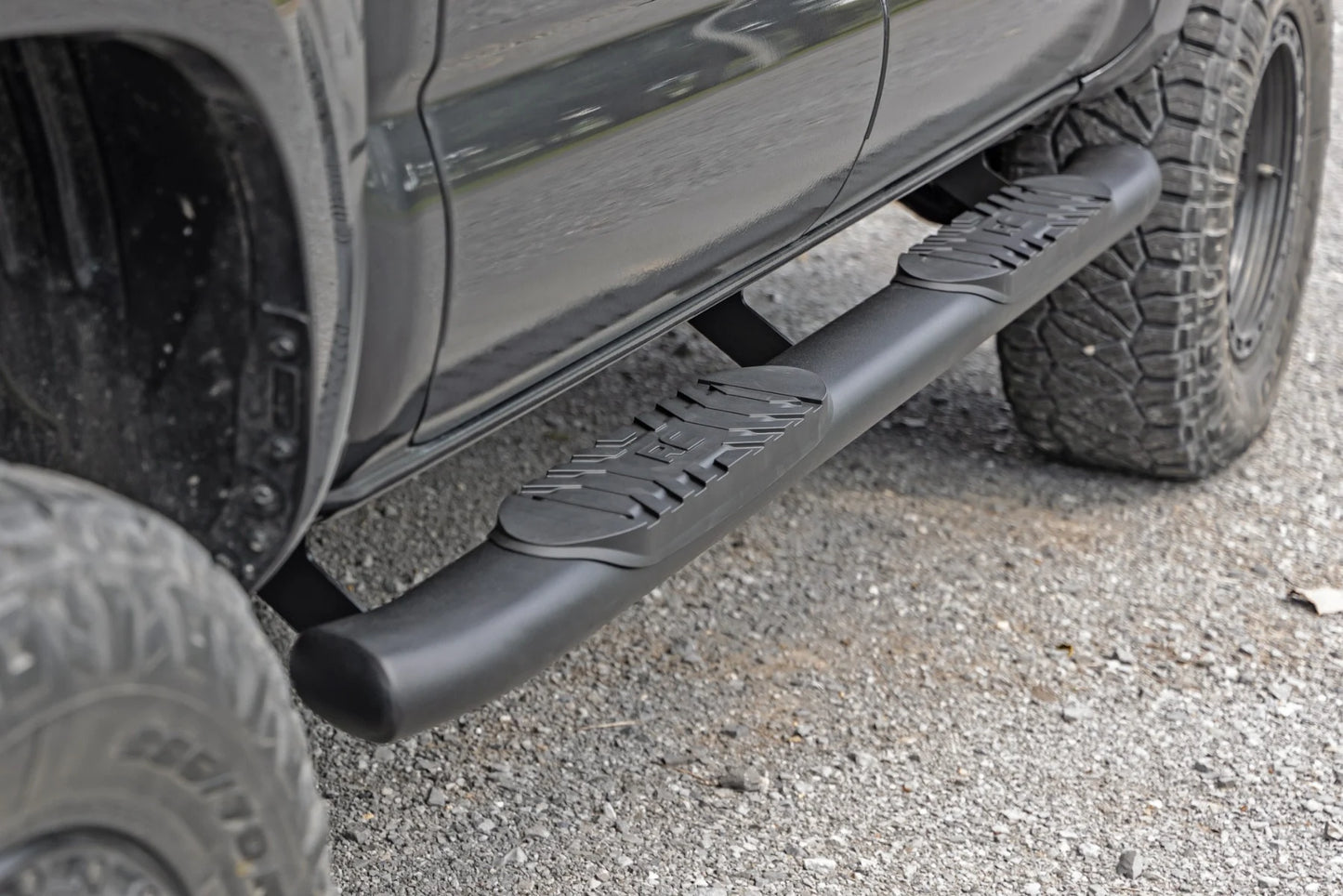 Oval Nerf Step Double Cab | Black | Toyota Tacoma 2WD/4WD (2005-2023)