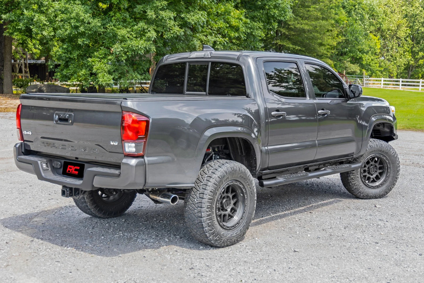 Oval Nerf Step Double Cab | Black | Toyota Tacoma 2WD/4WD (2005-2023)